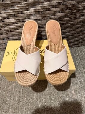 Hanna Women’s Wedge Sandal in White